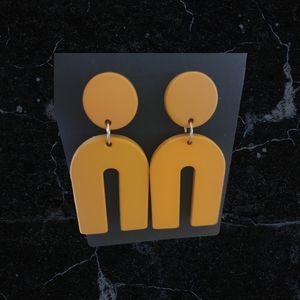 NWT! ACRYLIC EARRINGS LIGHTWEIGHT